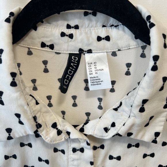 Women’s H&M Button Down Long Sleeve Blouse with Bow Tie Print + Front Po… - Picture 5 of 10